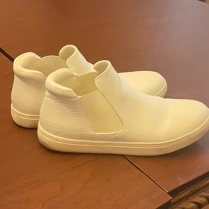 Pre-owned Off white slip on sneaker size 9.5